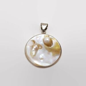 Blister Pearl Silver Tone Round Pendant